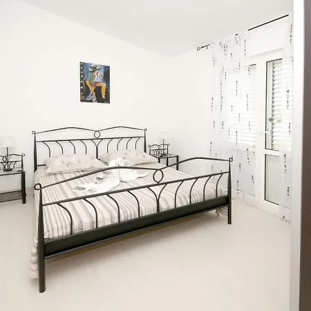 Apartment Modern In Seget Donji With Terrace